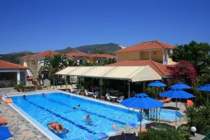 Bazén v ubytování Metaxa Hotel nebo v jeho okolí