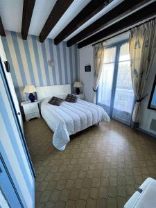 Posteľ alebo postele v izbe v ubytovaní Réf 277 Seignosse LES BOURDAINES , à proximité immédiate de la plage, Villa patio classée 2 étoiles , 8 personnes