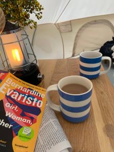 Tregantle Farm Eco GLAMPSITE的咖啡和沏茶工具