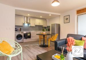 Kjøkken eller kjøkkenkrok på Modern Spacious Apartment in Leicester City Centre with Free Parking!