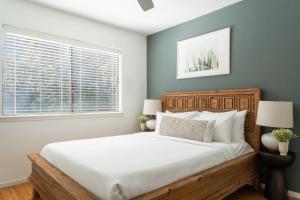 a bedroom with a large bed and a window at Locale Bouldin Creek - Austin in Austin