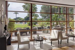an open living room with a large glass window at Precise Resort El Rompido-The Hotel in El Rompido