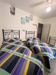 Ein Bett oder Betten in einem Zimmer der Unterkunft Hostal Flamenco Camaron