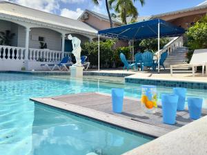 a swimming pool with a statue next to a house at Sun Caraibes in Orient Bay