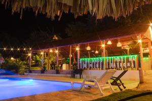 Bazén v ubytování Cabañas Orlando y Más Na' Tayrona nebo v jeho okolí