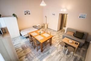 Ruang duduk di Spacious Apartment in Central Kecskemét