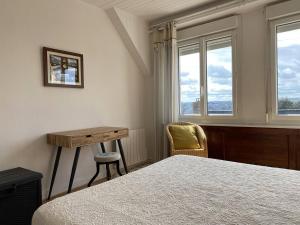 A bed or beds in a room at 665 - Maison en pierre sur les hauteurs de Tu Es Roc, à Erquy