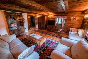 an overhead view of a living room with a couch at Etno selo Stanišići Etno kuće in Dijelovi