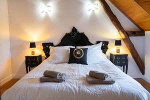 Łóżko lub łóżka w pokoju w obiekcie Charme & piscine chauffée Périgord Noir