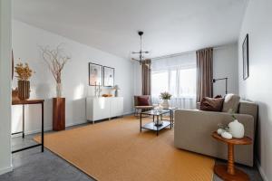 Affordable studio in trendy SoFo, construction work休息區