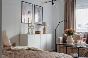 Ein Bett oder Betten in einem Zimmer der Unterkunft Simple studio in trendy Södermalm - construction work