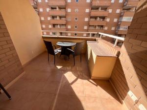 Ein Balkon oder eine Terrasse in der Unterkunft ACV - Costa Caribe II-2ª Linea Planta 4 Sur