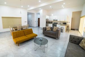 a living room with a couch and a table and a kitchen at VILLA COSTA FELIX 1 in Puerto Peñasco