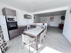 Köök või kööginurk majutusasutuses Élégant Appartement T3 Châtaigne : Spacieux