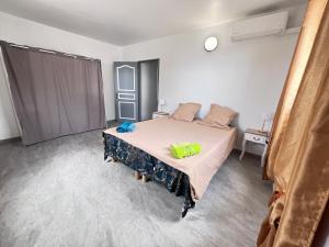 Postel nebo postele na pokoji v ubytování Élégant Appartement T3 Châtaigne : Spacieux
