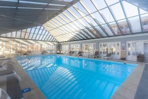 Bazén v ubytovaní Flat for 4 people with swimming pool tennis court and free parking 227 alebo v jeho blízkosti