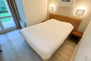 Säng eller sängar i ett rum på 6-person apartment with swimming pool tennis court and free parking REF25