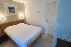 Posteľ alebo postele v izbe v ubytovaní 6-person apartment with swimming pool tennis court and free parking 25 + 37 fotografií