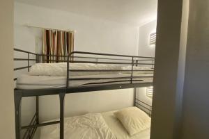 Posteľ alebo postele v izbe v ubytovaní Very nice 6 person apart with swimming pool tennis court and car park 202