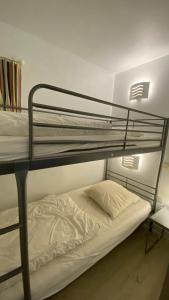 Posteľ alebo postele v izbe v ubytovaní Very nice 6 person apart with swimming pool tennis court and car park 202