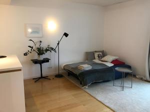 Postel nebo postele na pokoji v ubytování Apartmán v Eurovea s úžasným výhľadom na Dunaj