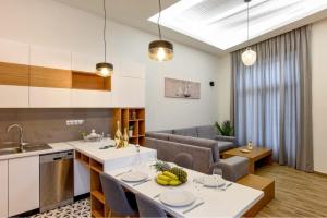 a kitchen and living room with a table and chairs at Residenza Rithymna Centro with a private roof terrace and hot tub in Rethymno