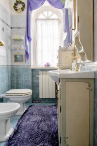 A bathroom at Alexander's Home
