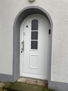 a white door with a window in a building at Fahrer- und Logistikservice in Hecklingen