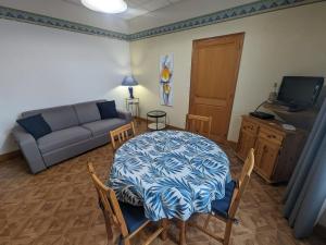 Φωτογραφία από το άλμπουμ του Appartement 3 étoiles tout confort, près des thermes, avec toit-terrasse ensoleillé à Bourbonne-les-Bains - FR-1-611-97 σε Bourbonne-les-Bains