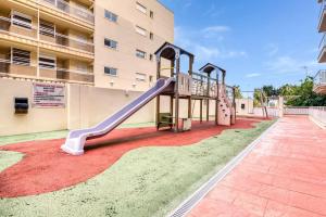 Detský kútik v ubytovaní Apartamento con PISCINA ideal FAMILIAS