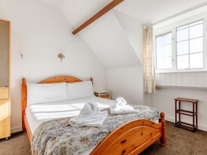 a bedroom with a bed with white towels on it at 7 bed in Exford MONKH in Exford