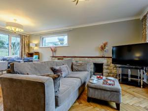 a living room with a couch and a tv at 3 Bed in Corfe Castle 86239 in Corfe Castle