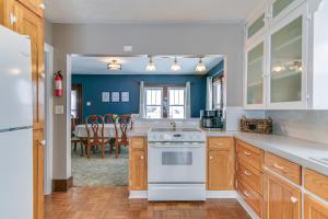 A kitchen or kitchenette at Quaint Howells Retreat - Steps from Main Street!