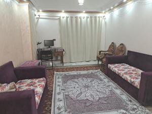 A seating area at شقة مميزة جدا في قلب العاصمة قريبة من جميع الأماكن والخدمات
