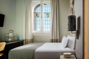 a bedroom with a white bed and a window at Avani Alonso Martinez Madrid hotel -previously NH Alonso Martinez in Madrid