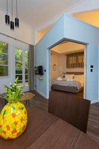 Ένα ή περισσότερα κρεβάτια σε δωμάτιο στο Couple-in magical suite with jacuzzi