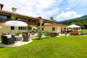 Nespecifikovaný výhled na hory nebo výhled na hory při pohledu z hotelu