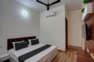 a bedroom with a bed and a ceiling fan at OYO Hotel AXN RESORT in Panchli