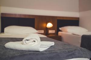 Postel nebo postele na pokoji v ubytování Etno selo Stanišići Hotel Leonida