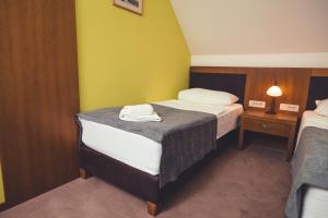 Postel nebo postele na pokoji v ubytování Etno selo Stanišići Hotel Leonida