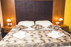 Postel nebo postele na pokoji v ubytování Etno selo Stanišići Hotel Leonida