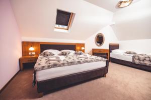 Postel nebo postele na pokoji v ubytování Etno selo Stanišići Hotel Leonida
