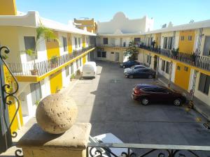 desde el balcón de un aparcamiento en HOTEL VILLA LAS ROSAS TEPIC, en Tepic