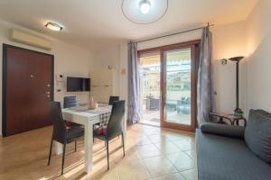 a living room with a table and chairs and a couch at Casa delle vele in Alghero