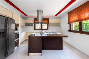 A kitchen or kitchenette at Luxury Mansion Rhodes