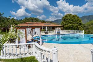 Bazén v ubytování Hotel Campestre La Francesina nebo v jeho okolí