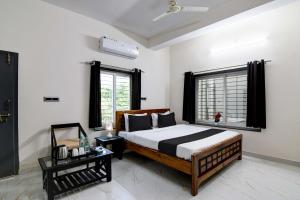 a bedroom with a large bed and a window at OYO Flagship SS INN Hotels & Homes in Khandagiri