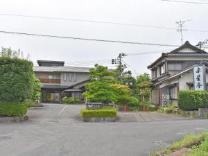 an empty street in front of a building at Hotel Akaboshitei - Vacation STAY 57417v in Echizen