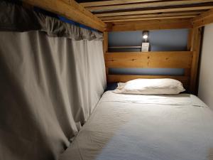 Letto o letti in una camera di Monkey Safari Hostel