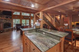 Gallery image of Exquisite Log Cabin in the Pines and Very Private in Sonora